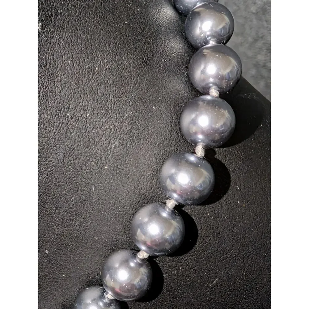 Silver Glass Beaded Necklace With Magnetic Clasp